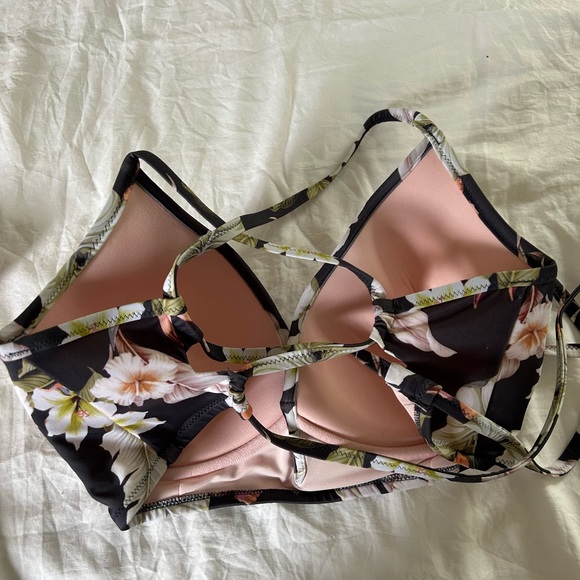 Shade & Shore NWT Dream Gray Floral Light Lift Criss Cross Back Bikini Top 34DD - Picture 4 of 5
